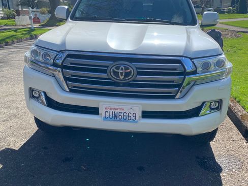 Used 2016 Toyota Land Cruiser image 4