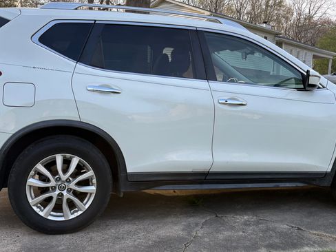 Used 2017 Nissan Rogue SV FWD image 15