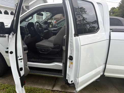 Used 2017 Ford F150 XLT w/ Equipment Group 301A Mid RWD image 8