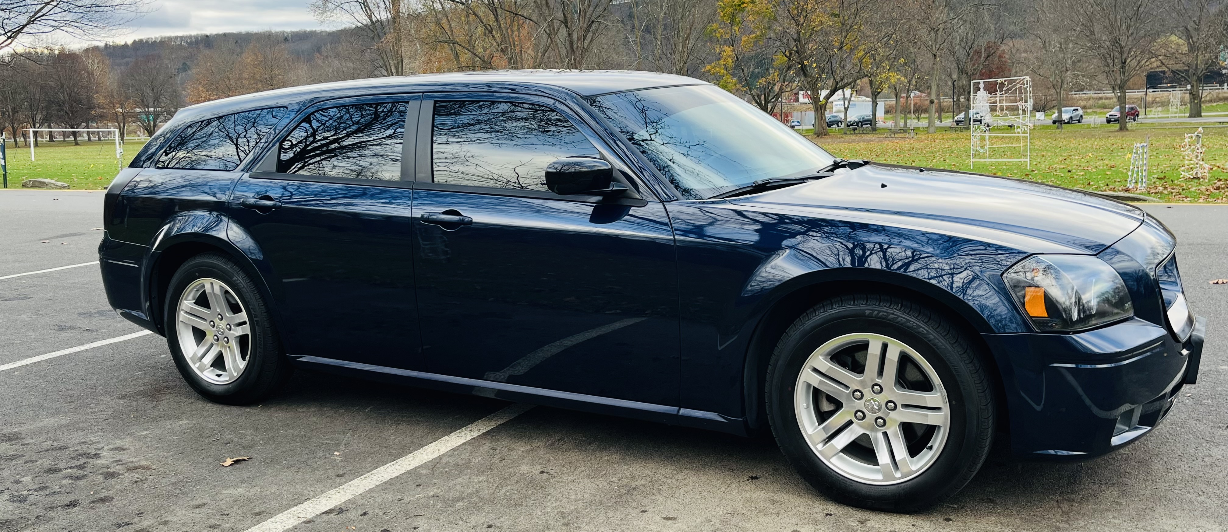 Used 2005 Dodge Magnum R/T w/ Convenience Group II RWD image 5