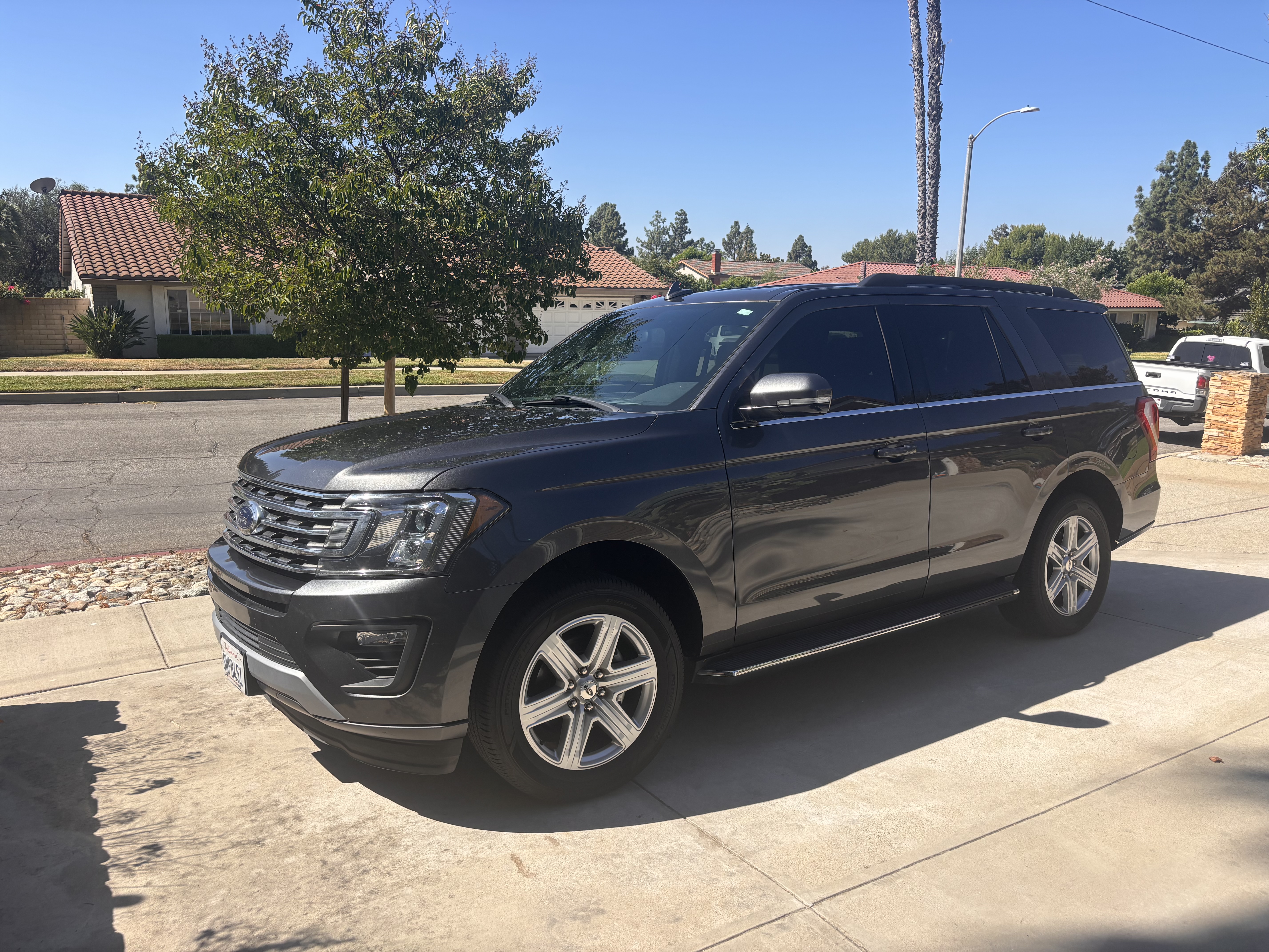 Used 2019 Ford Expedition XLT w/ Equipment Group 202A RWD image 1