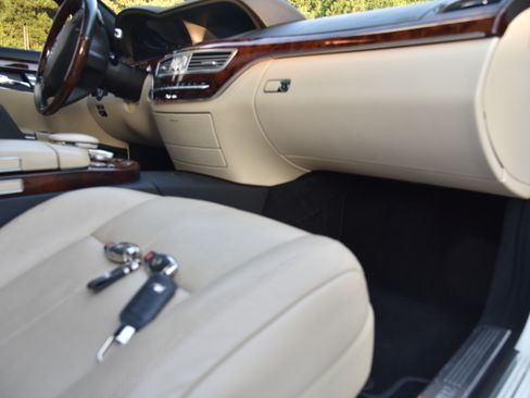 Used 2009 Mercedes-Benz S 550 4MATIC image 11
