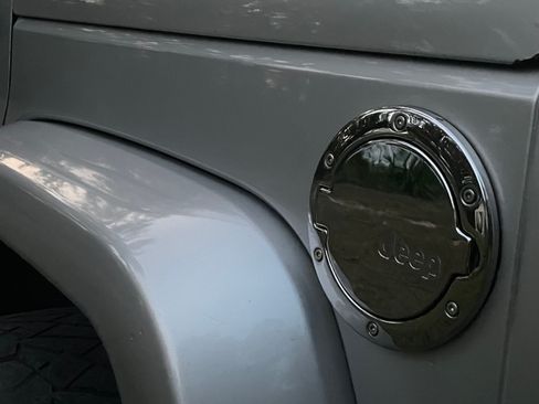 Used 2012 Jeep Wrangler Unlimited Sahara w/ Mopar Chrome Edition Group image 10