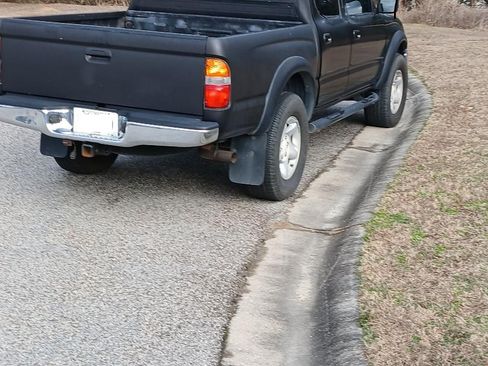 Used 2004 Toyota Tacoma PreRunner image 5