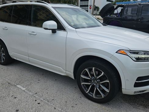 Used 2017 Volvo XC90 T6 Momentum w/ Vision Package image 9