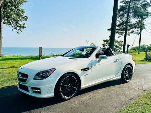 Used 2015 Mercedes-Benz SLK 250 image 1