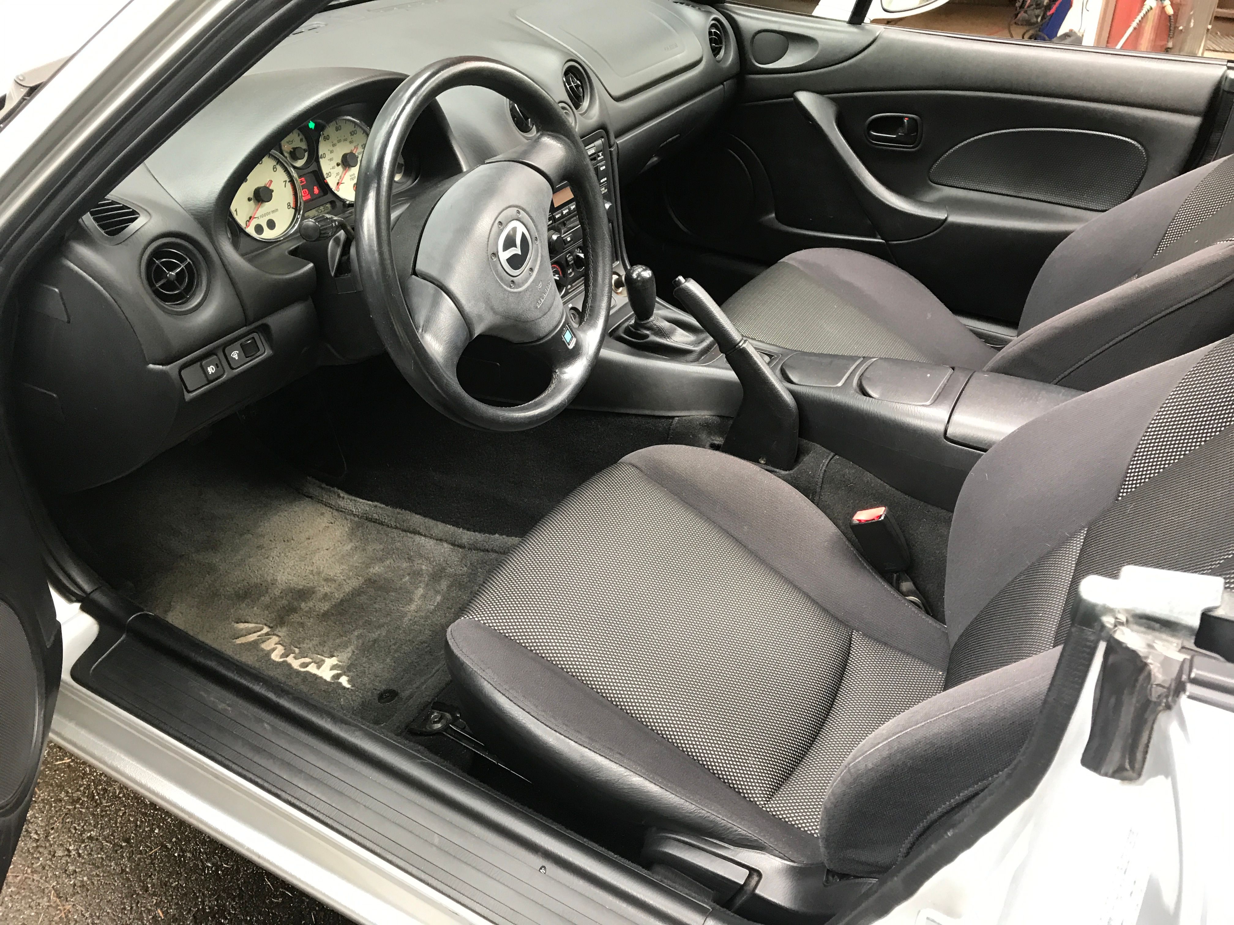 Used 2002 MAZDA MX-5 Miata RWD image 4