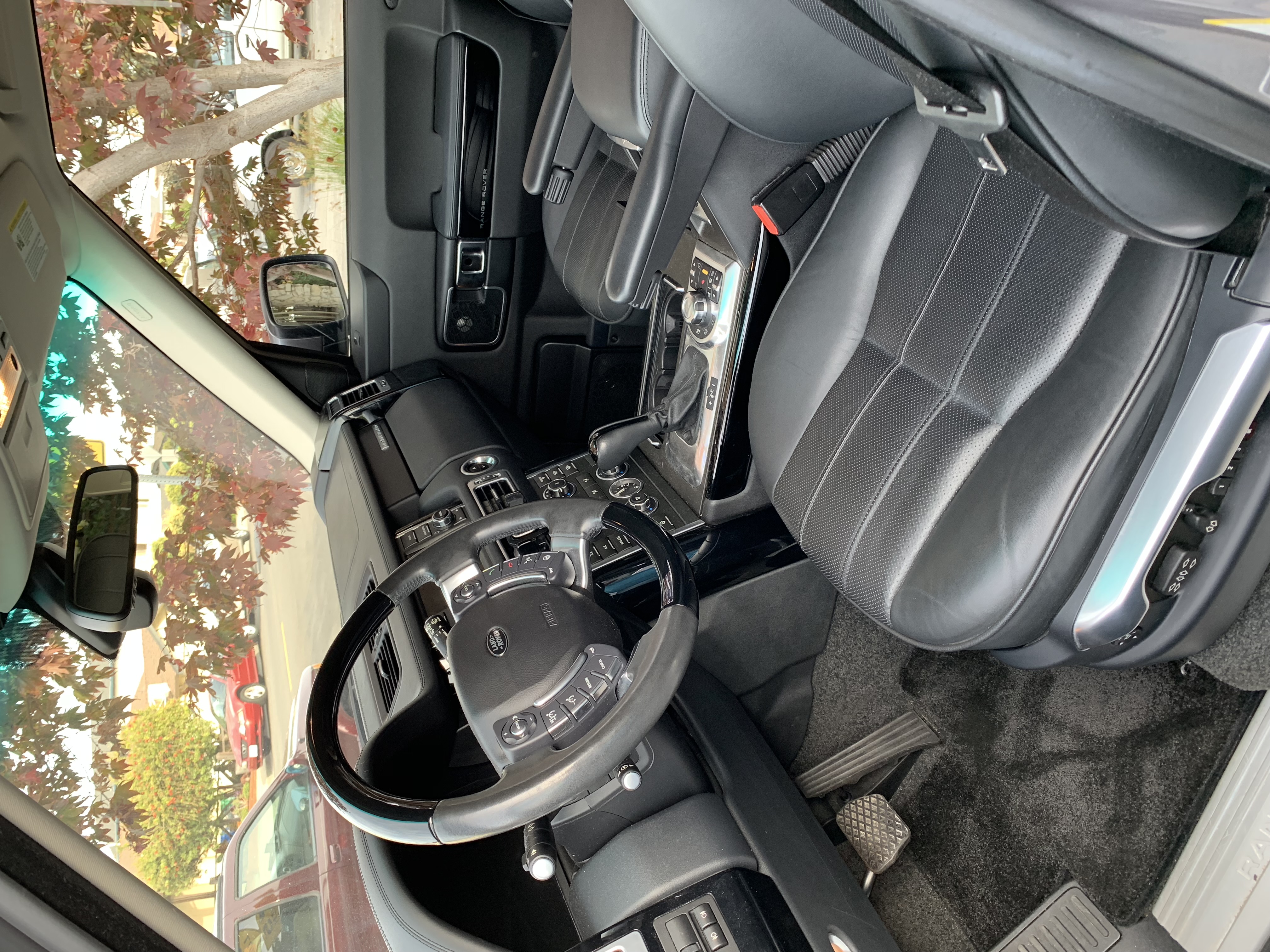 Used 2012 Land Rover Range Rover HSE LUX AWD/4WD image 2