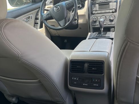 Used 2011 MAZDA CX-9 Touring w/ Moonroof & Bose Audio Pkg FWD image 10
