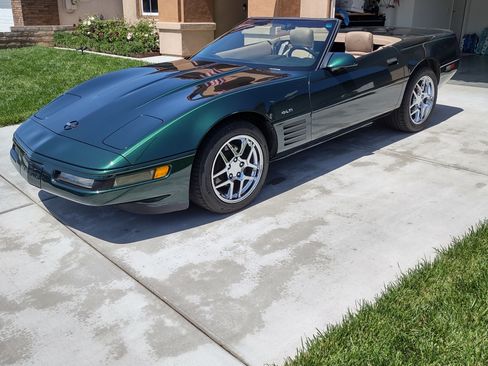 Used 1993 Chevrolet Corvette Convertible 2D image 11