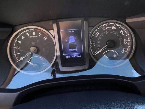 Used 2020 Toyota Tacoma TRD Off-Road image 10