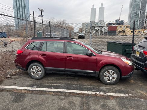 Used 2011 Subaru Outback 2.5i image 6