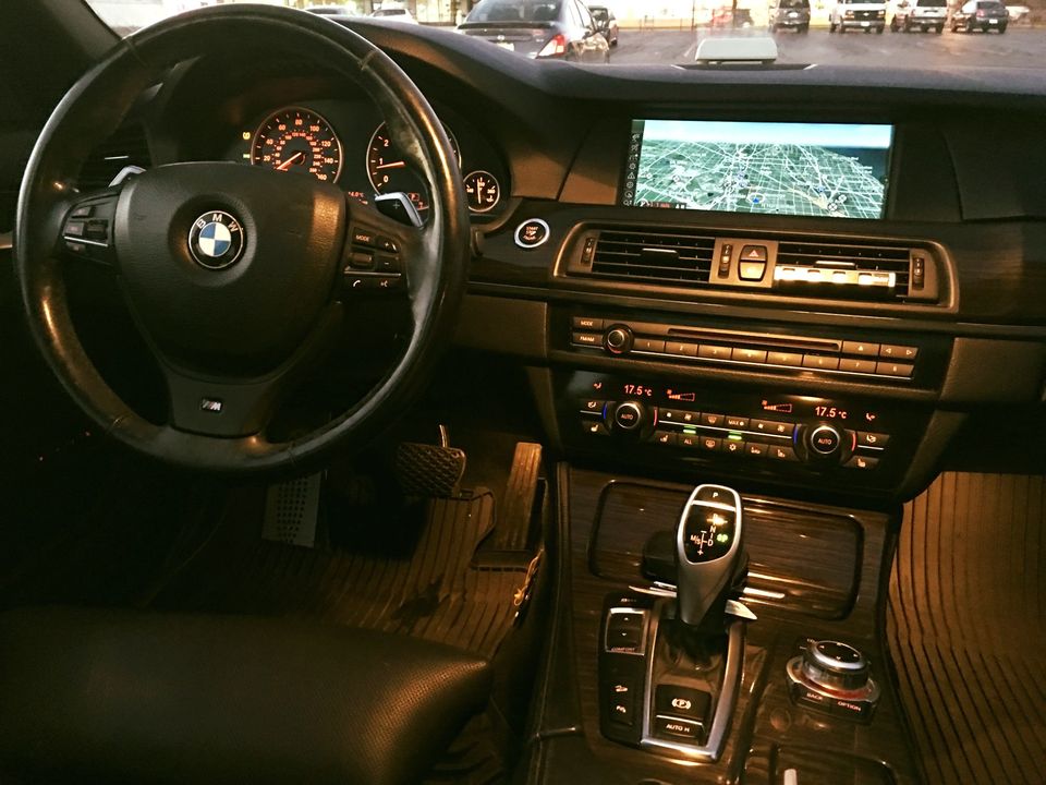 Used 2011 BMW 550i xDrive Sedan AWD/4WD image 5