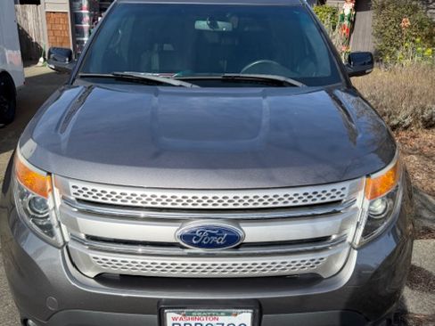 Used 2014 Ford Explorer XLT w/ Equipment Group 202A image 4
