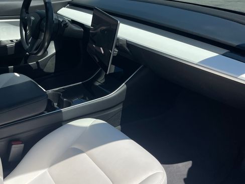 Used 2019 Tesla Model 3 RWD image 17