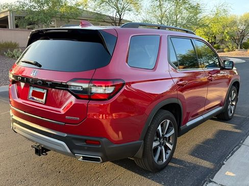 Used 2024 Honda Pilot Touring image 10