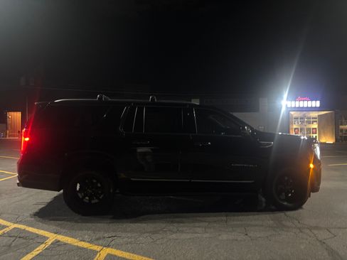 Used 2021 GMC Yukon XL Denali image 9