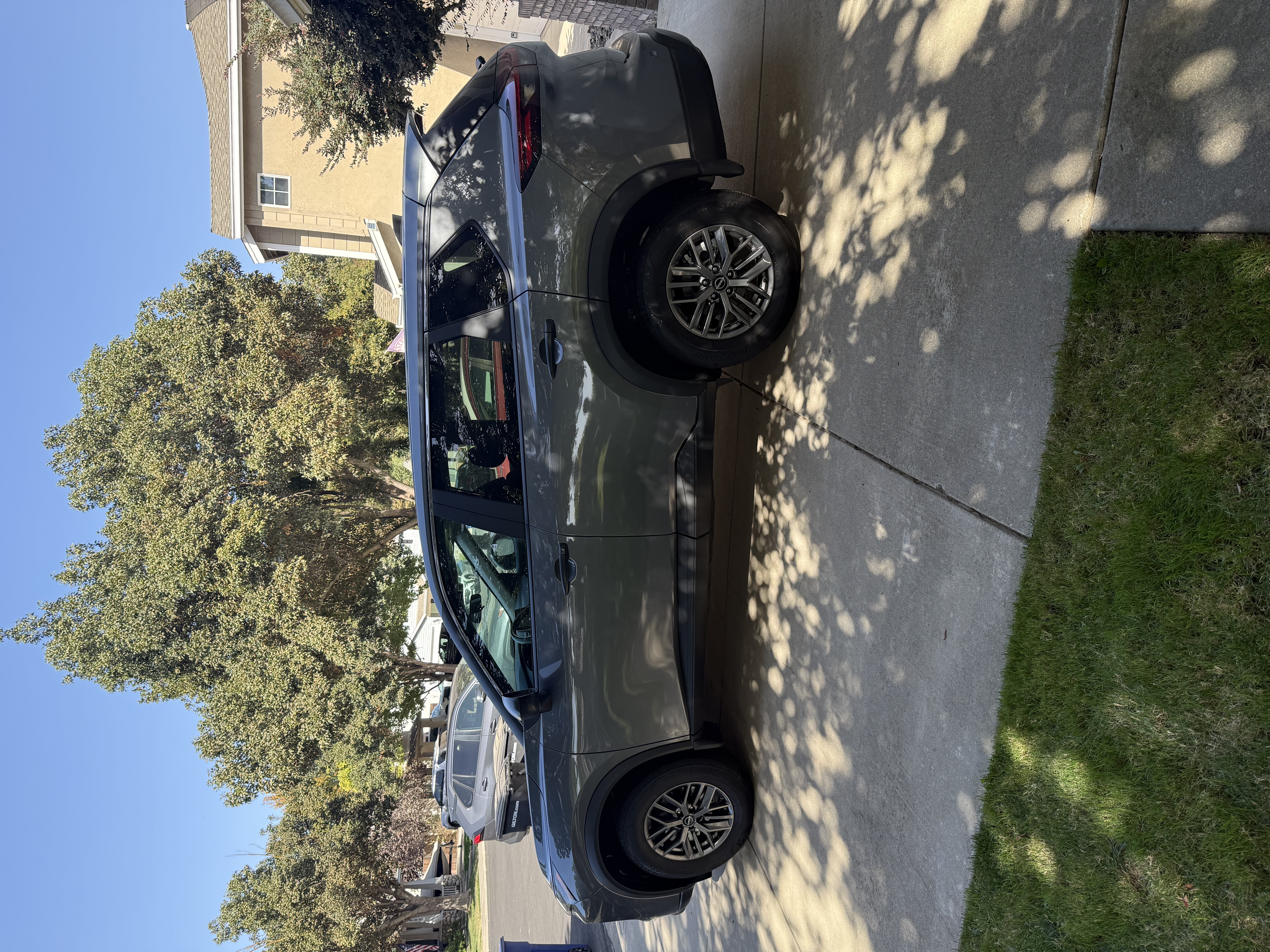 Used 2024 Nissan Rogue S FWD image 2