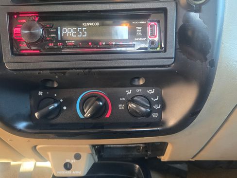 Used 2004 Ford Ranger XL image 10