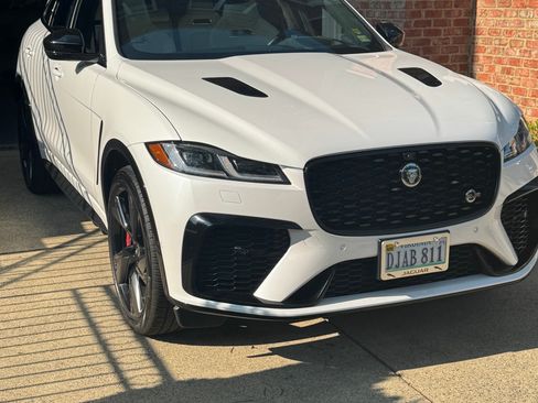 Used 2024 Jaguar F-PACE SVR image 4