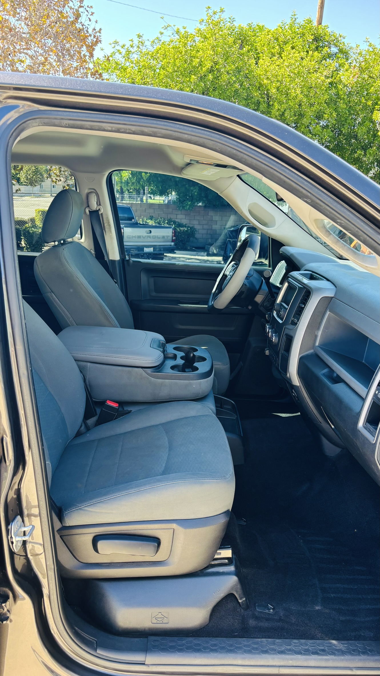 Used 2016 RAM 2500 Tradesman w/ Chrome Appearance Group AWD/4WD image 17