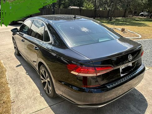 Used 2021 Volkswagen Passat 2.0T SE FWD image 4