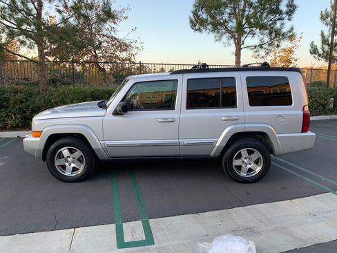 Used 2010 Jeep Commander Sport RWD image 1