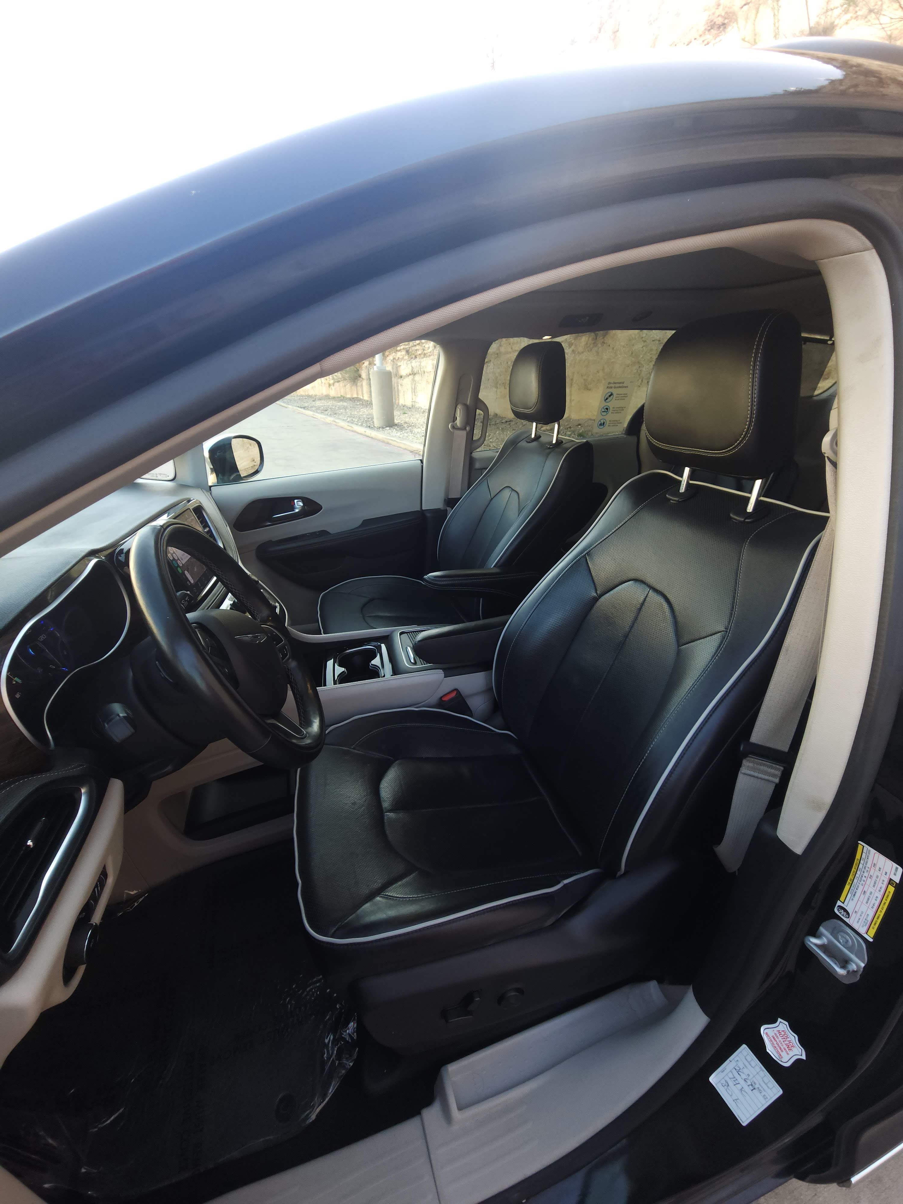 Used 2022 Chrysler Pacifica Limited FWD image 28