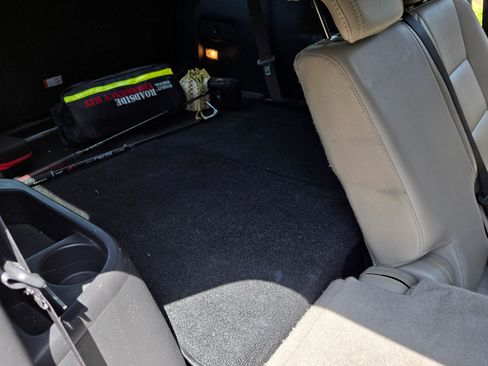 Used 2015 Ford Explorer XLT w/ Equipment Group 202A FWD image 14
