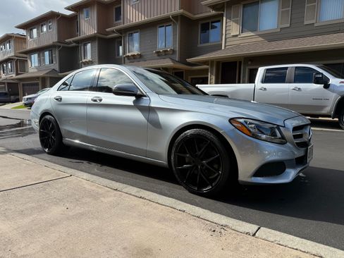 Used 2017 Mercedes-Benz C 300 Sedan image 4