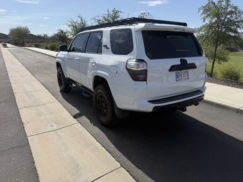 Used 2018 Toyota 4Runner TRD Off-Road AWD/4WD image 11