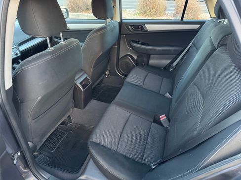 Used 2017 Subaru Outback 2.5i image 9