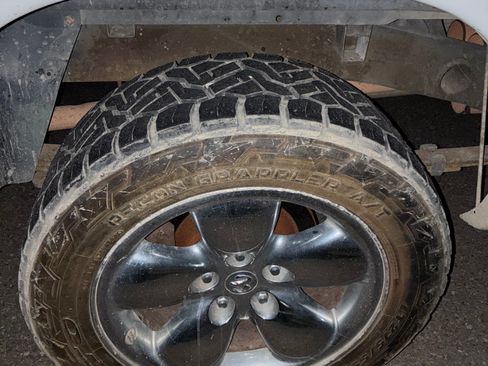 Used 2005 Dodge Ram 1500 Truck SLT image 2