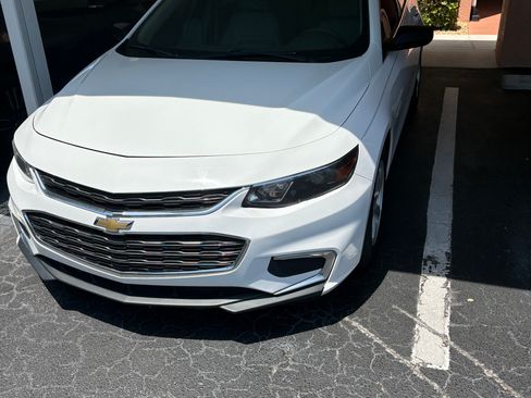 Used 2018 Chevrolet Malibu LS w/ LPO, Convenience Package 1 FWD image 2