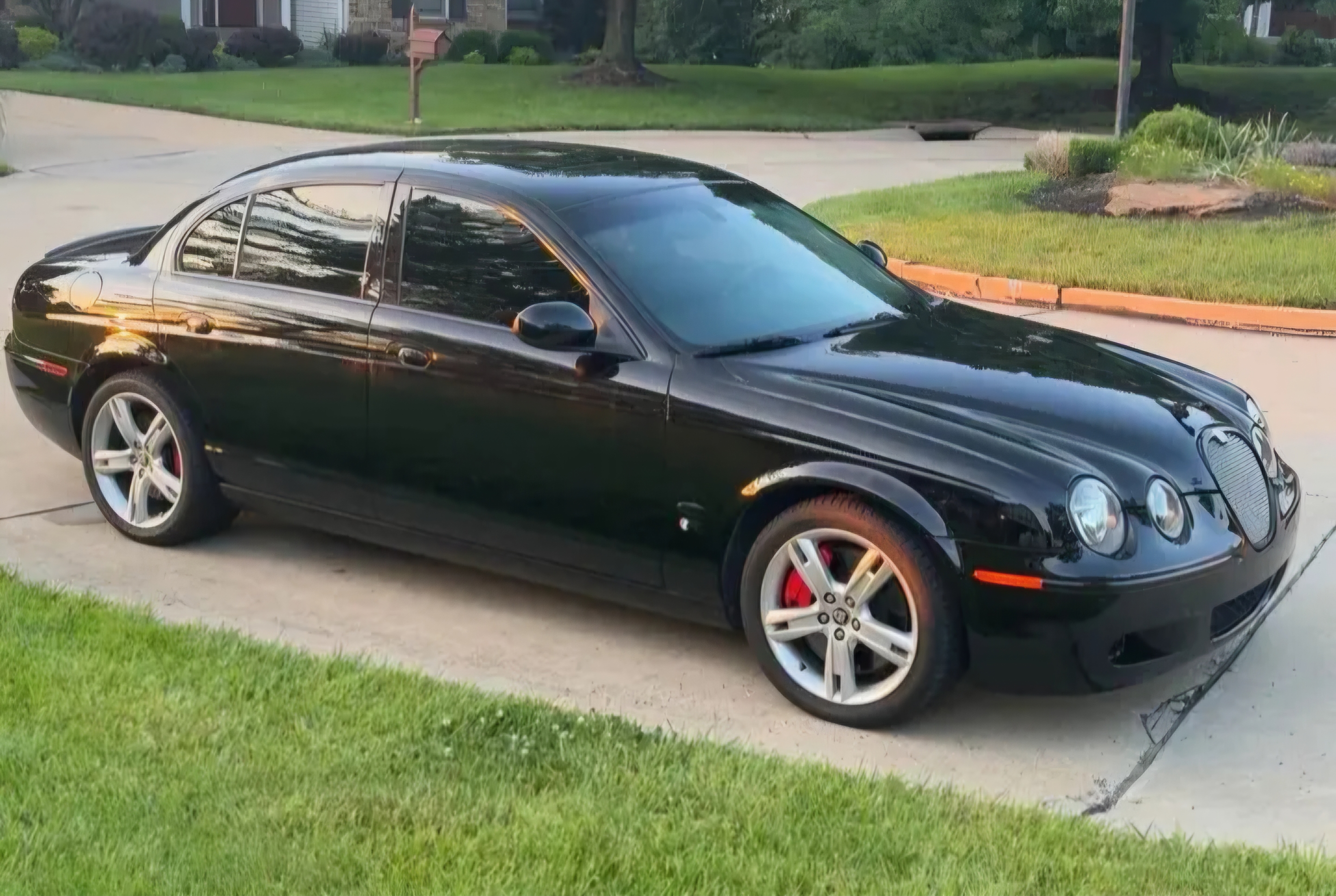 Used 2006 Jaguar S-TYPE R RWD image 1
