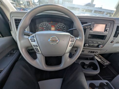 Used 2014 Nissan NV 2500 SV w/ V8 Appearance Package image 10