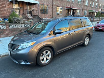 Used 2017 Toyota Sienna LE