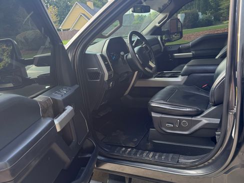 Used 2019 Ford F250 Lariat w/ Lariat Value Package AWD/4WD image 16