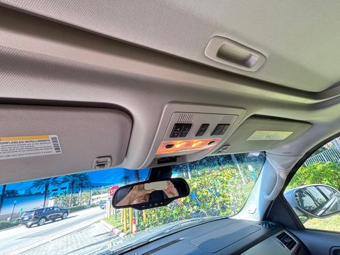 Used 2007 Cadillac Escalade ESV AWD w/ Information Package image 11