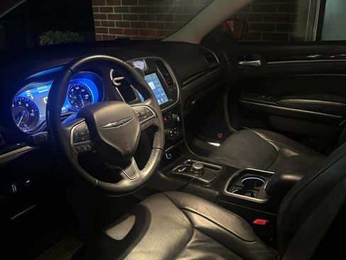 Used 2015 Chrysler 300 Limited w/ Driver Convenience Group image 5