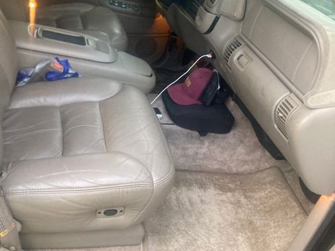 Used 1999 GMC Suburban 2WD w/ Marketing Opt Pkg 3 image 21