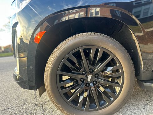 Used 2023 Cadillac Escalade Premium Luxury AWD/4WD image 25