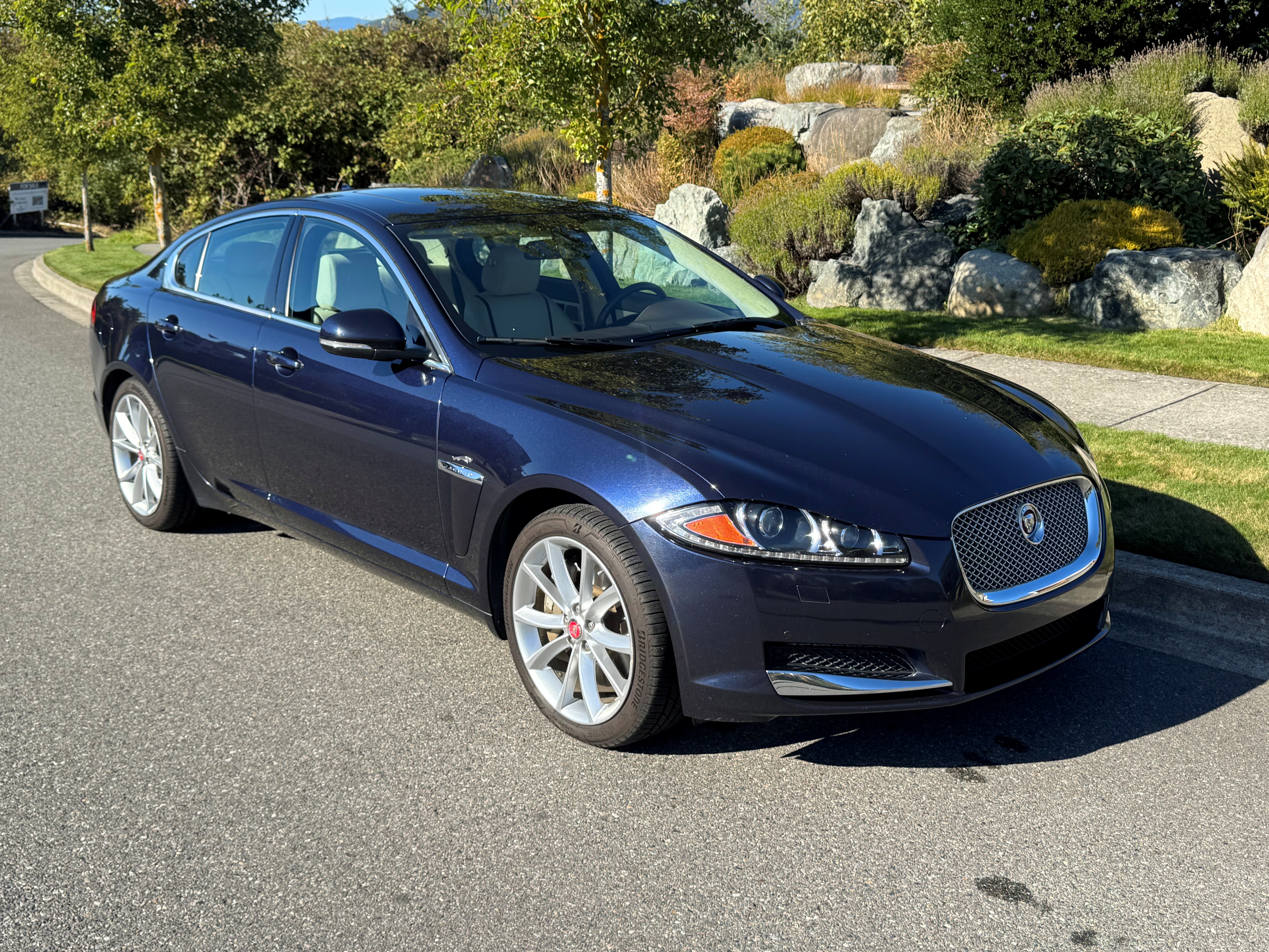 Used 2015 Jaguar XF Portfolio AWD/4WD image 6