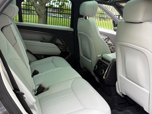 Used 2025 Land Rover Range Rover Sport SE AWD/4WD image 13