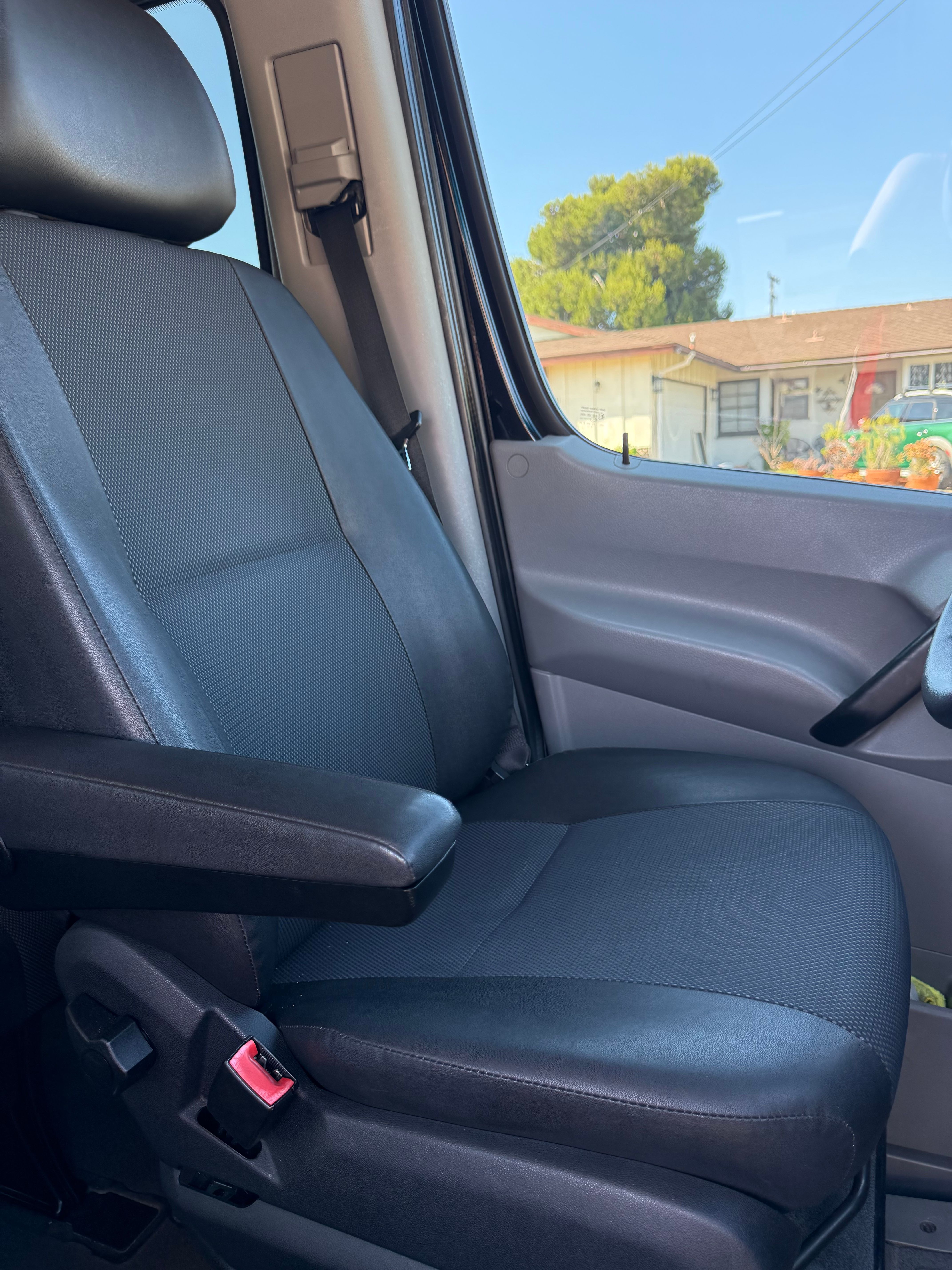 Used 2015 Mercedes-Benz Sprinter 2500 image 8