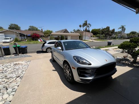 Used 2018 Porsche Macan Turbo image 12