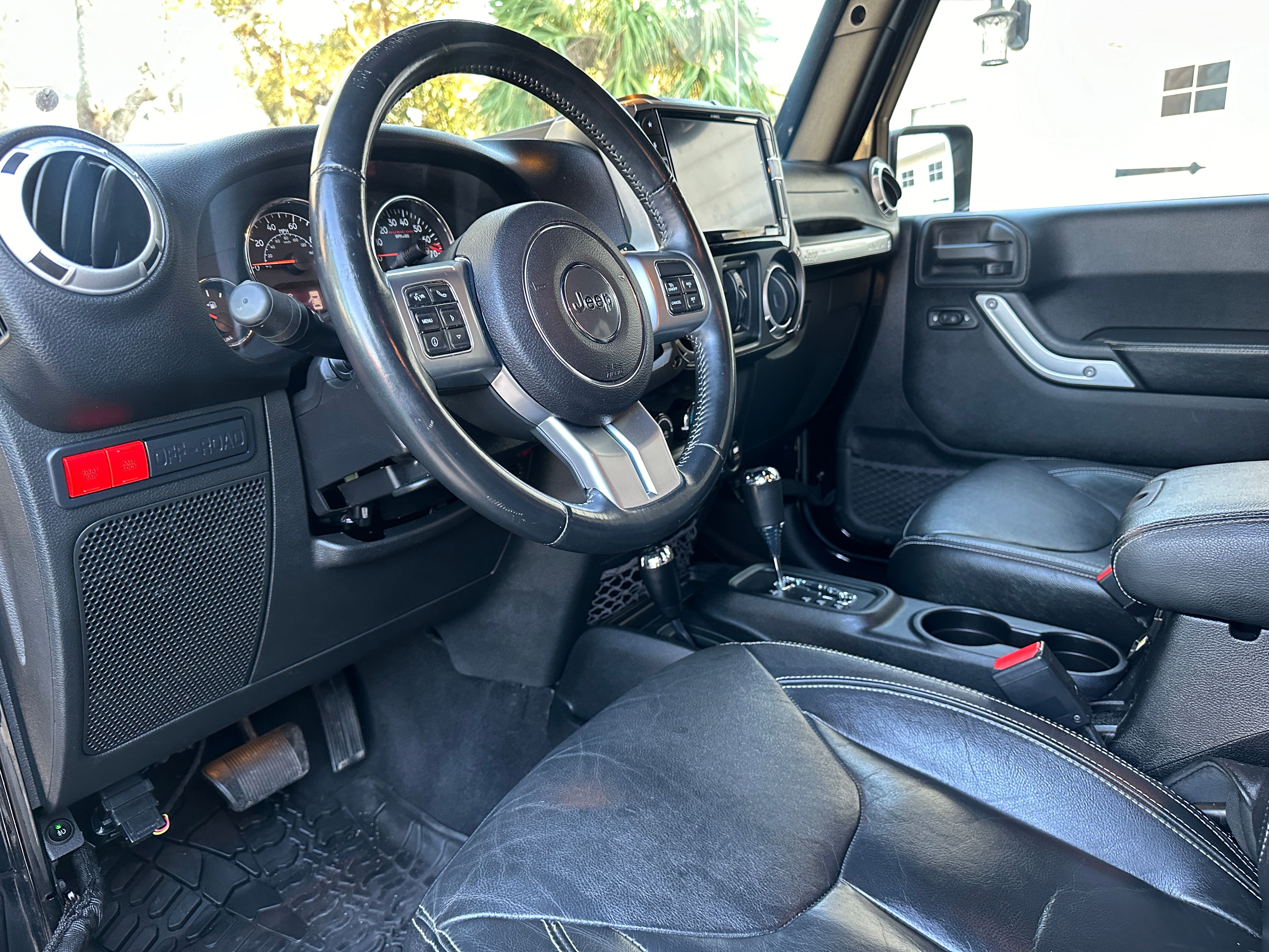 Used 2015 Jeep Wrangler Unlimited Rubicon AWD/4WD image 9