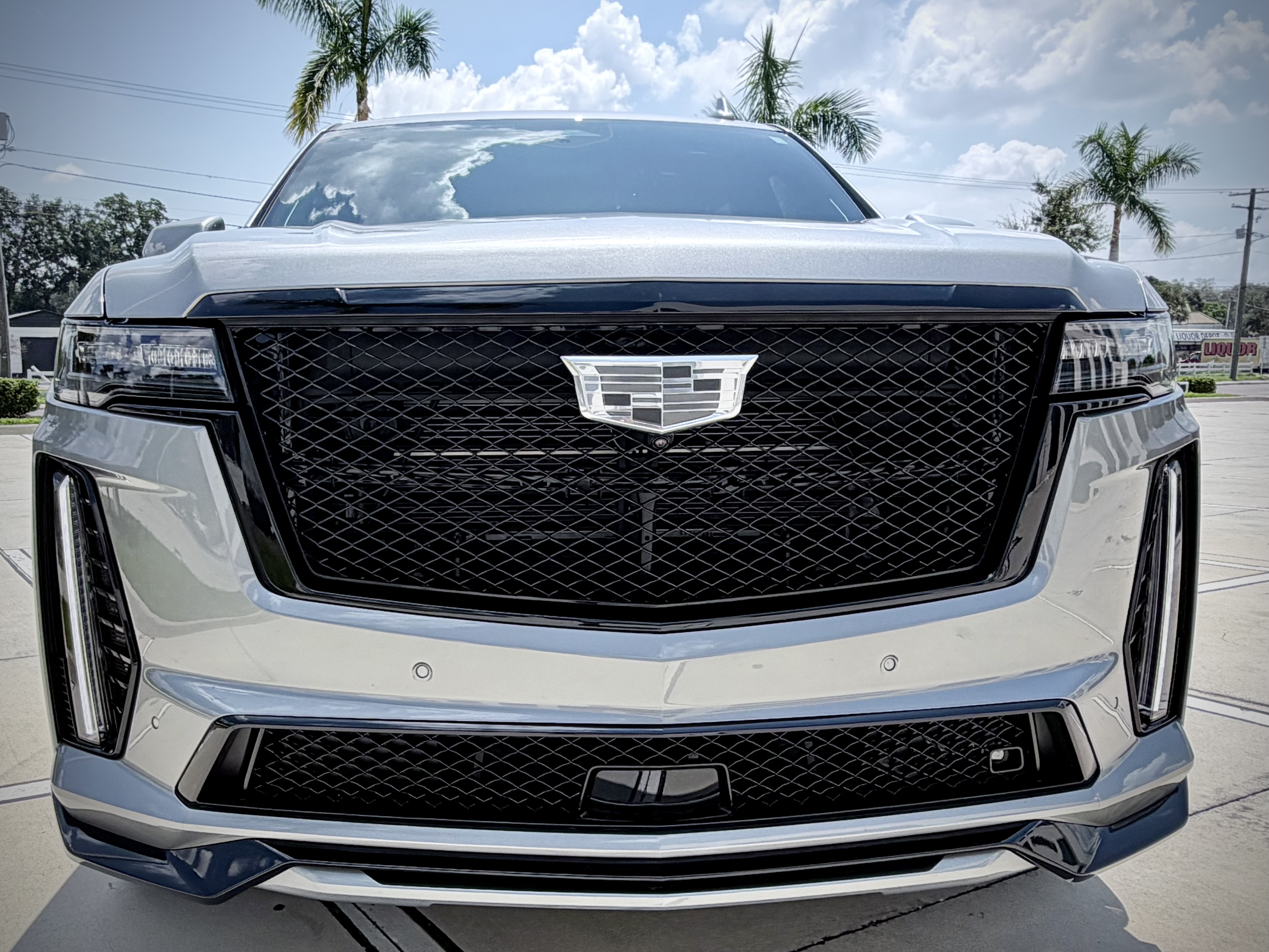 Used 2023 Cadillac Escalade ESV V AWD/4WD image 2