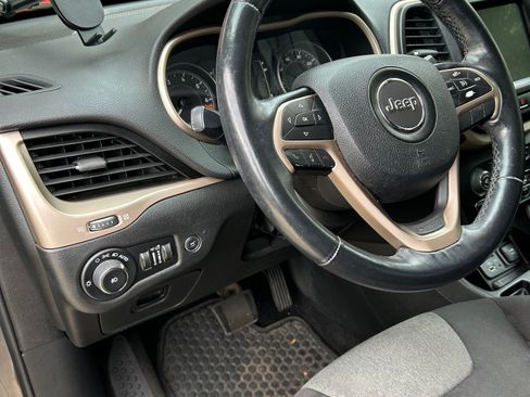 Used 2014 Jeep Cherokee Latitude w/ Comfort/Convenience Group image 23