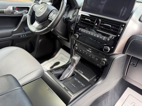 Used 2023 Lexus GX 460 w/ Black Line Special Edition AWD/4WD image 22